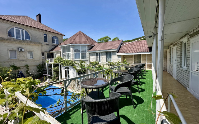 Come Inn na Klenovoy Guest House