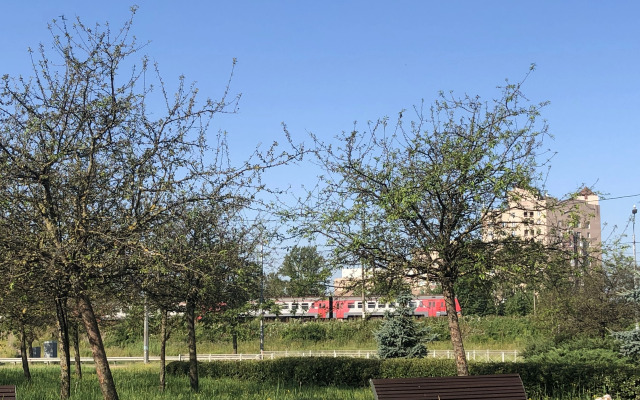 Studiya U Yablonevogo Sada Flat