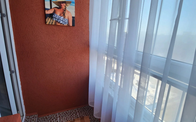 S Vidom na Zakat Rodionova, 19 Flat
