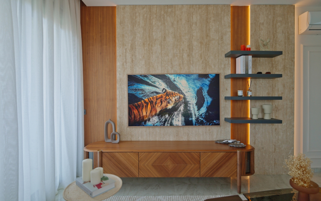 Qoople Legend A40 v 100 Metrakh ot Morya Apartments