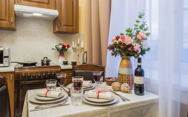 GM v Legendarnoj Stalinskoj vysotke Apartments