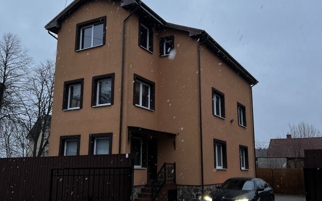4-Kh Komnatnaya Kvartira V Serdtse Zelenogradska Apartments