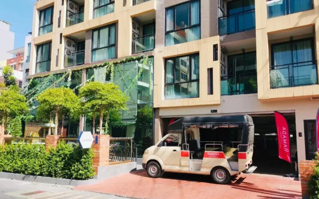 Отель Ramada by Wyndham Bangkok Ten Ekamai Residences