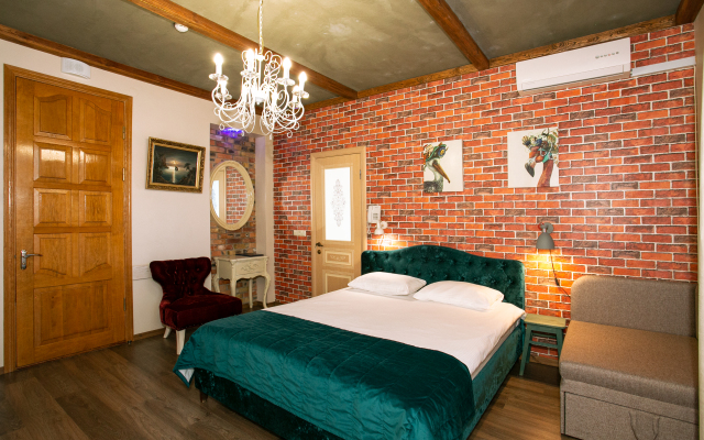 Grey-S Guest House