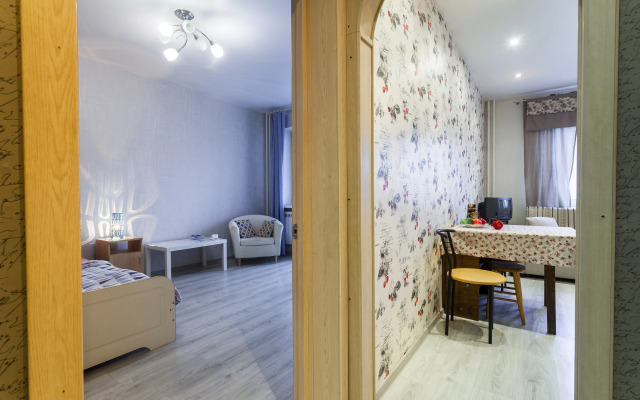 Апартаменты on Glukharskaya near Mibs