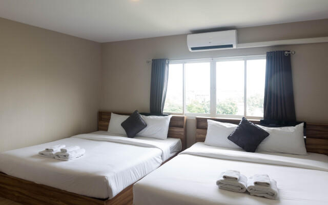 Отель Life Grand Chiang Mai