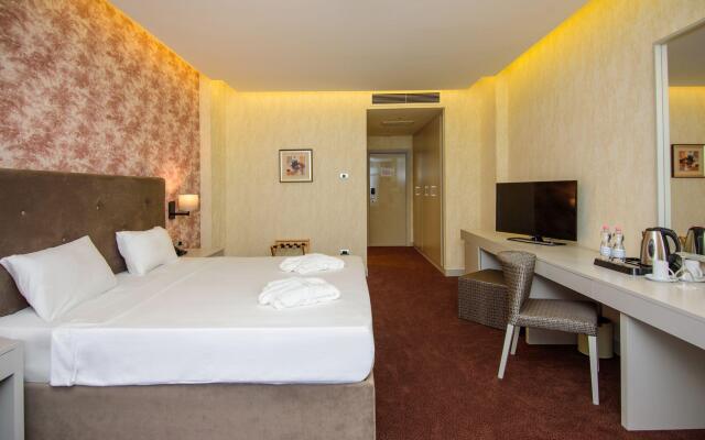 The Grand Gloria Hotel