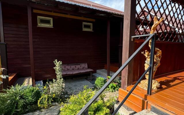 Gostevoy Dom Khadzhokhskiy Dvorik Guest House