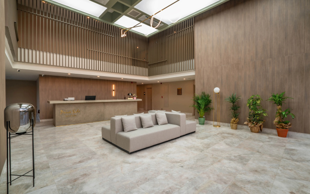 Prive Suite Side & Spa  (Adult Only 16+)