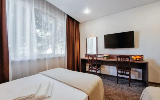 Peak Season 2 Apartments