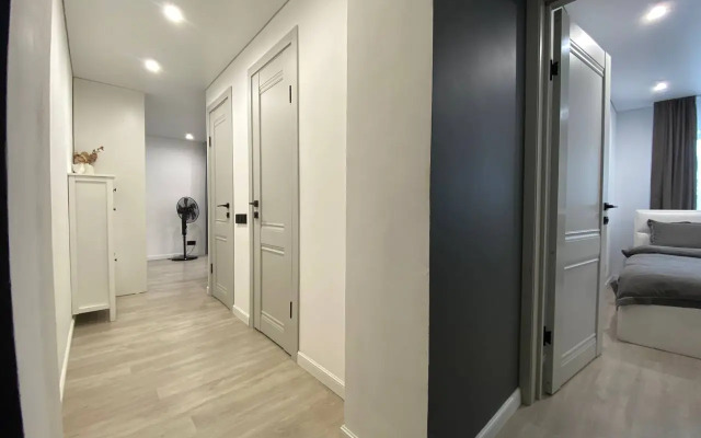 2-K s Klassnym Remontom na Pobede u Tsentra Flat