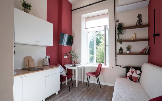 Квартира мини-студия со вторым ярусом у парка с озерами