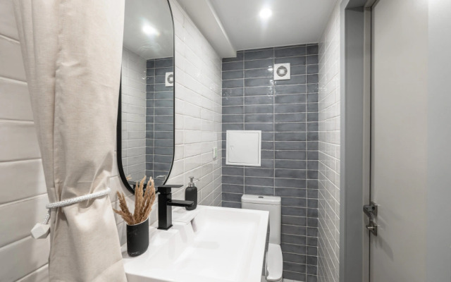 Апартаменты Улучшенные с Балконом Двухуровневые у метро Аэропорт 305