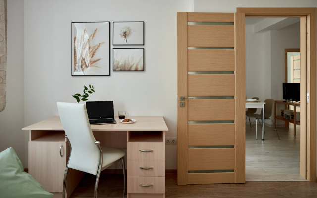 In the center of the Riviera Park Apartments