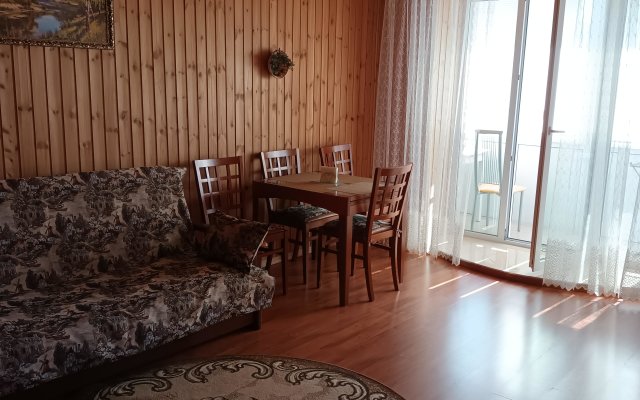 Квартира Трёхкомнатная на Линейной 31