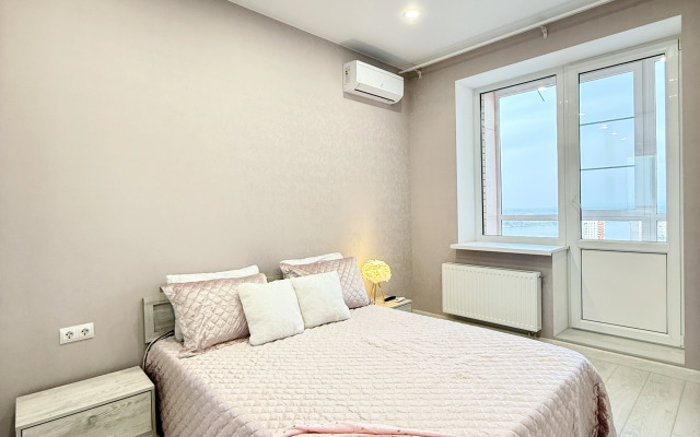 Shikarnaya S Neveroyatnym Vidom Na Volgu I Gorod Flat