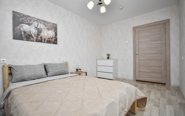 Prostornaya Kvartira Vozle SFU Flat