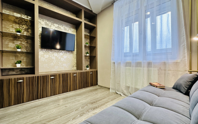 Uyutnaya studiya u Permskogo zooparka Flat