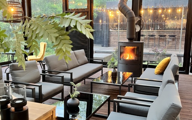 Поляна Глэмпинг, 1-я линия моря (12+)