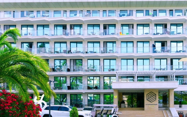 Lazurnyye v Luchezarnom Apartments