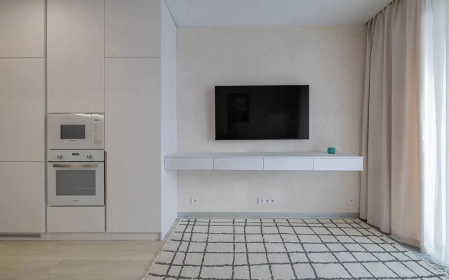 Квартира с большим балконом у метро