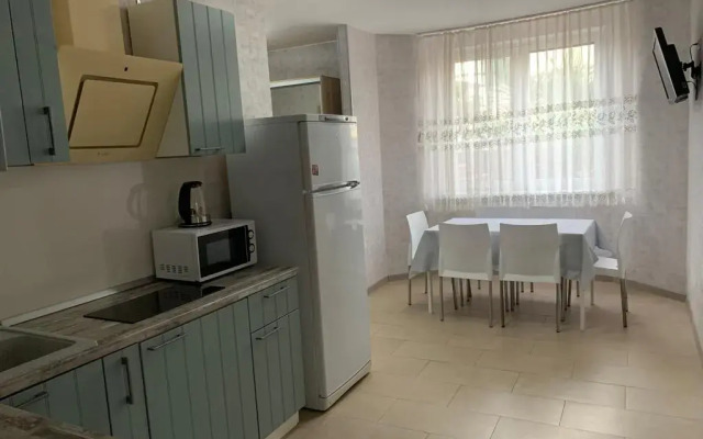 Uyutny taunkhaus 100 m2 Guest house