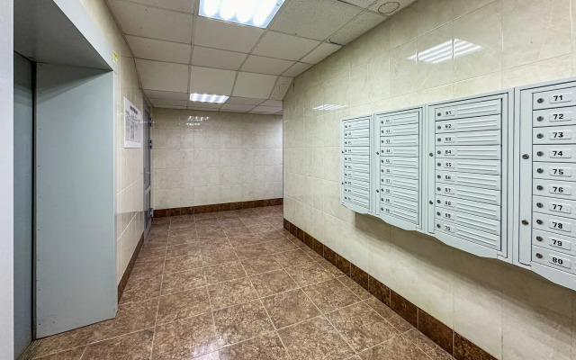 Prostornaya Dvuhkomnatnaya v Pyati Minutah ot Metro Flat