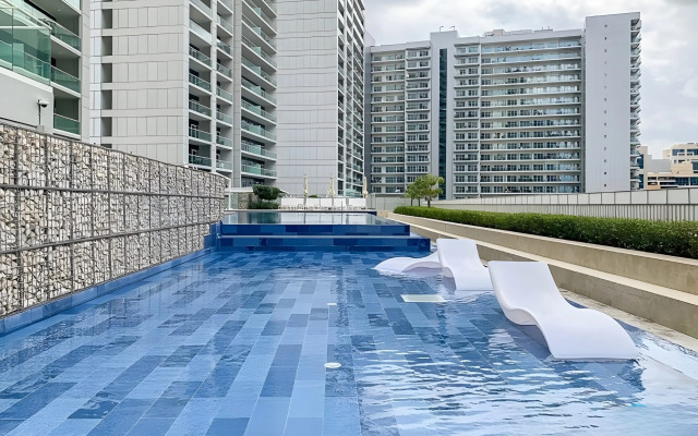 Keyrock Chic 2BR Escape Pool & Lake View Apartments