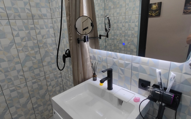 Апартаменты Потрясающая студия напротив терминала в центре Нефтяников