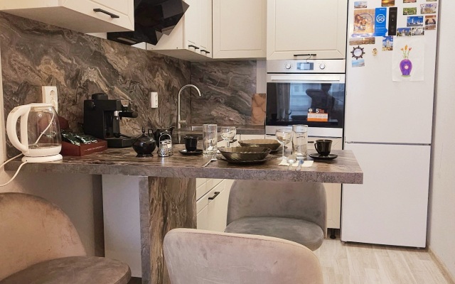 Квартира на Хрустальногорской 93