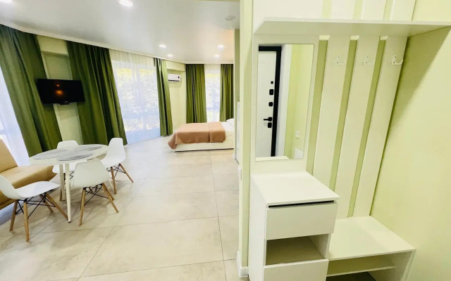 Studiya S Balkonom I Basseynom Na Territorii Apartments