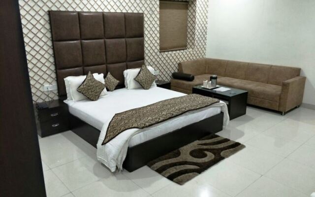 Hotel Mandakini Lush