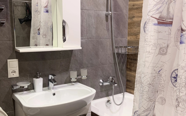 Квартира Уютная в Тихом Центре на Роз 61 10 Минут до Моря