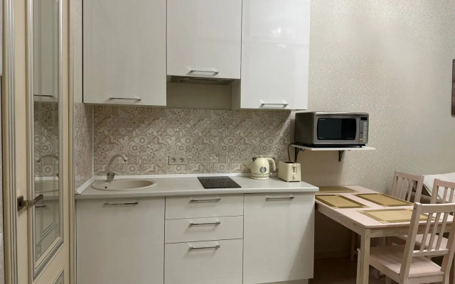 Uyutnaya V Nakhabino S Vysokimi Potolkami I Balkonom Apartments