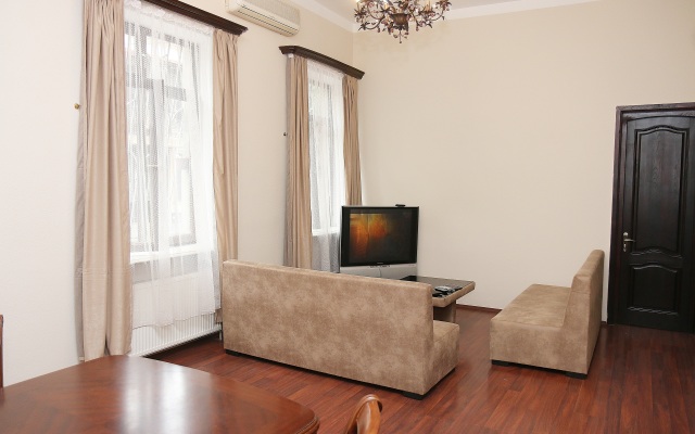 Ot Russkoj Sluzhbyi Servisa Guest House
