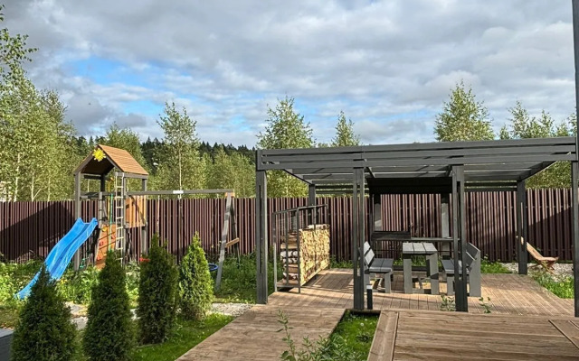 Частный дом Большой у реки с камином и сауной