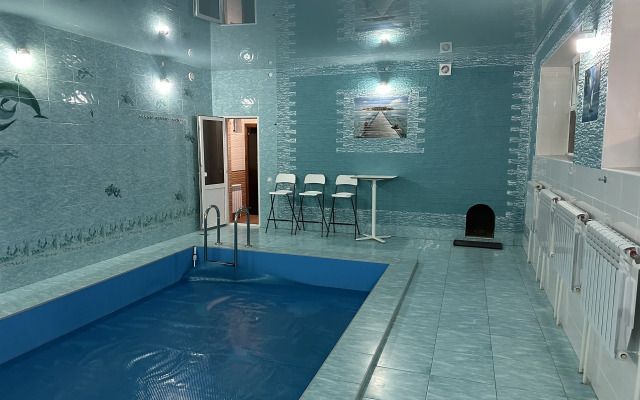 Частный дом с бассейном и баней