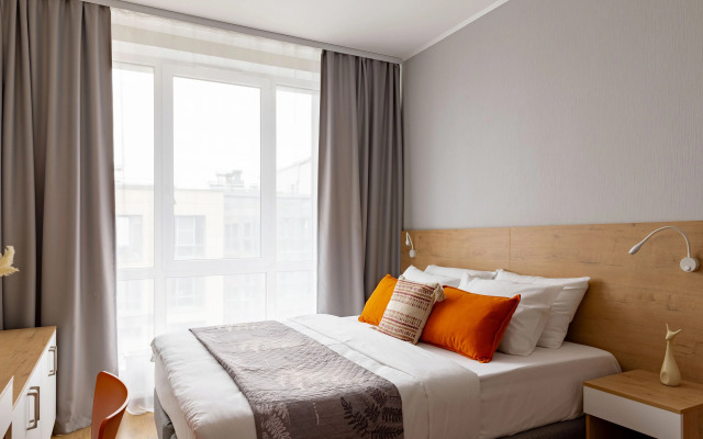 Studiya u Metro Parnas Apartments