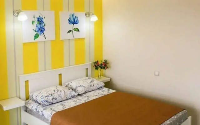 Trekhkomnatnaya S Krasivym Vidom Iz Okna Flat