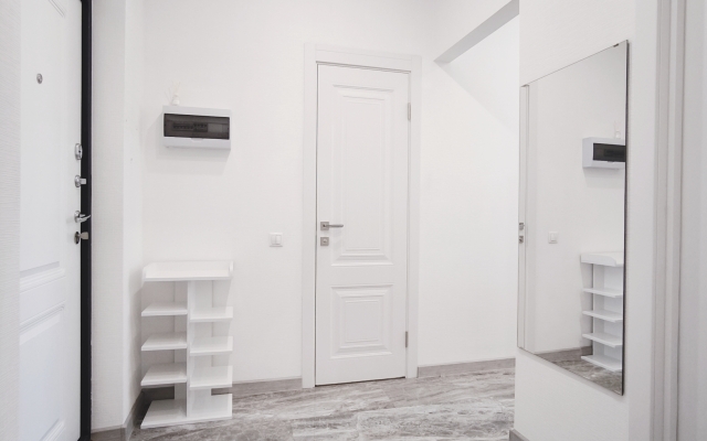 Квартира с большим телевизором и шикарным видом на реку Кубань