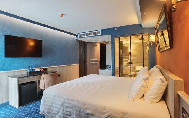 The Coach Hotel Sukhumvit / Asok BTS Bangkok by Compass Hospitality