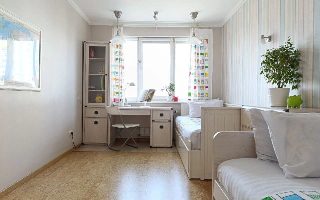 Апартаменты возле метро Автозаводская. 4 станции до центра. Парковка.