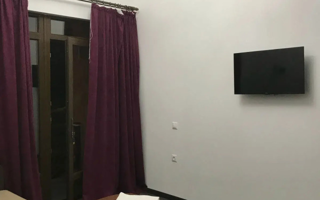 Na Ardzinba 240 Guest House