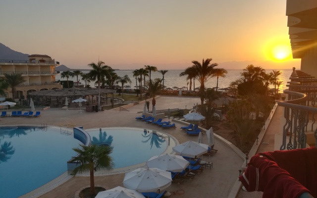 Отель La Playa Beach Resort Taba