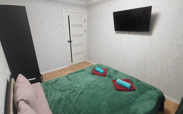 Tryokhkomnatnaya S Razdelnymi Spalnyami I Balkonom Flat