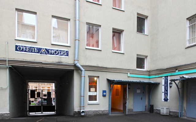 RA at Tambovskaya 11 Guest House