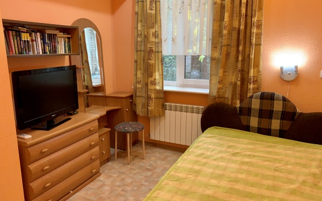 Chetyrekhkomnatnaya Vozle Primorskogo Parka Flat