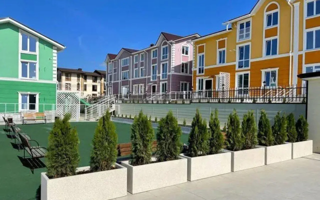 V Klubnom Komplekse s Basseynom Flat