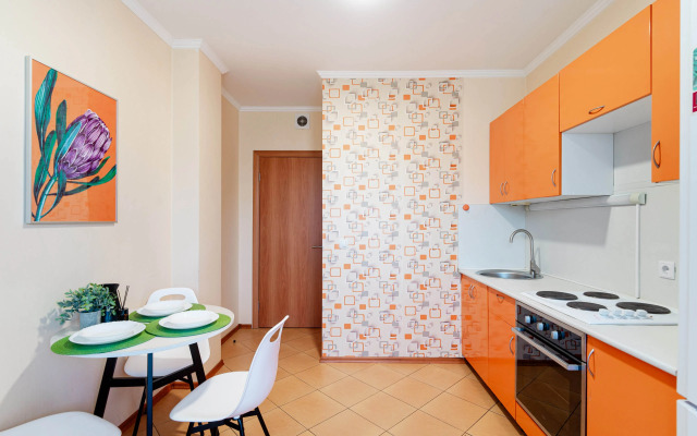 Uyutnaya kvartira v tsentre levoberezhyya Flat