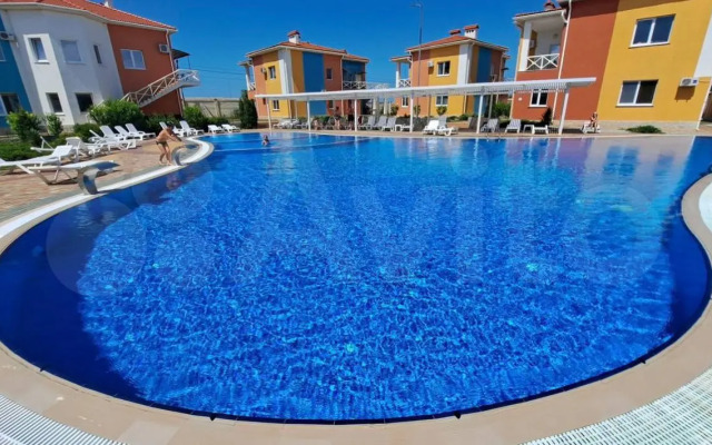 Апартаменты с бассейном и рядом с морем